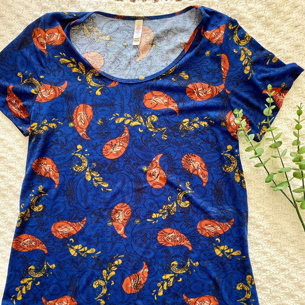 LuLaRoe paisley patterned tee